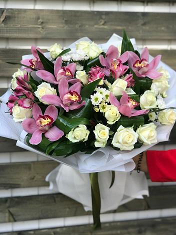 Букет цветов из: Розы и Хризантемы в Майдарово
