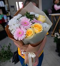 Букет цветов из:  Герберы, Розы и Хризантемы в Майдарово