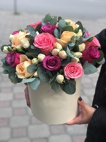 Цветочная композиция из Розы в шляпной коробке в Майдарово