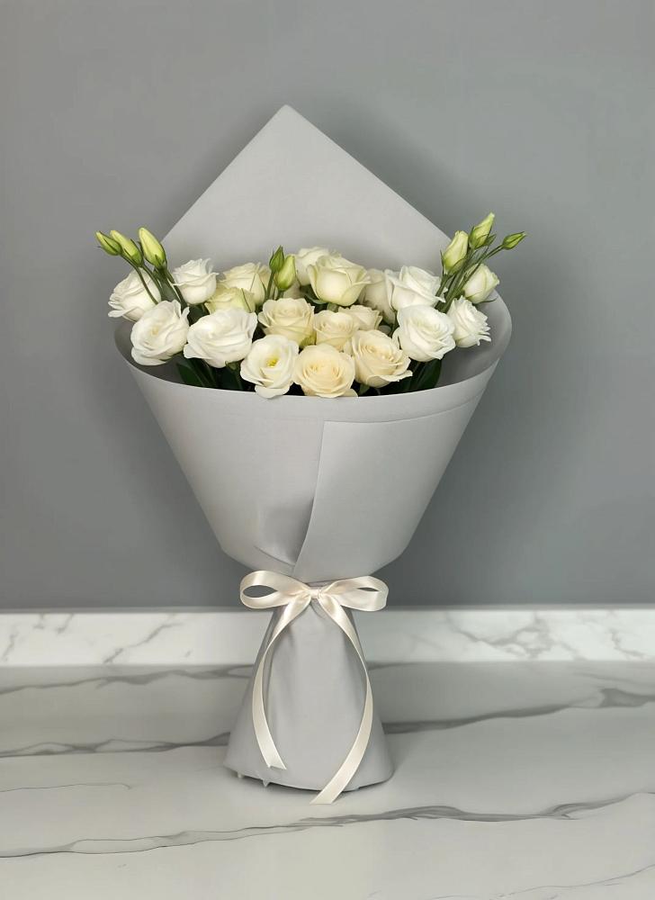 Букет цветов из: Розы и Лизиантусы в Майдарово