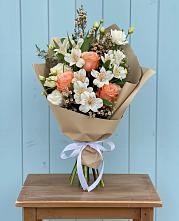 Букет цветов из:  Альстромерии, Лизиантусы, Розы и Хризантемы в Майдарово