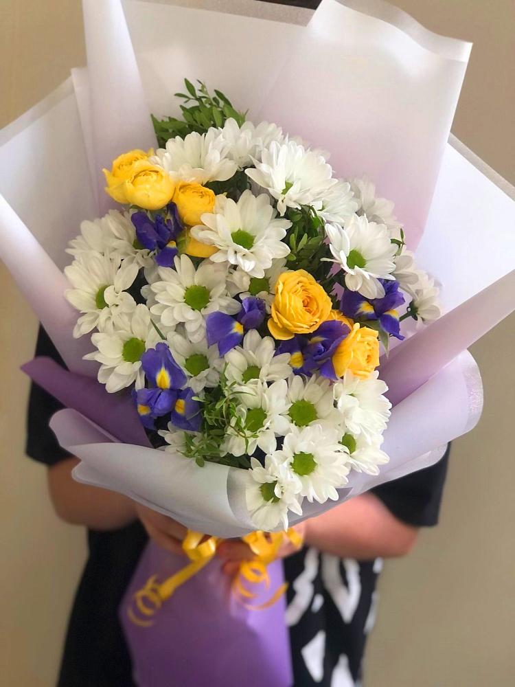 Букет цветов из: Ирисы, Хризантемы и Розы в Майдарово