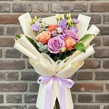 Букет цветов из:  Лизиантусы и Розы в Майдарово