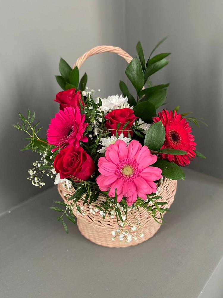 Цветочная композиция из Розы, Хризантемы и Герберы в корзине в Майдарово