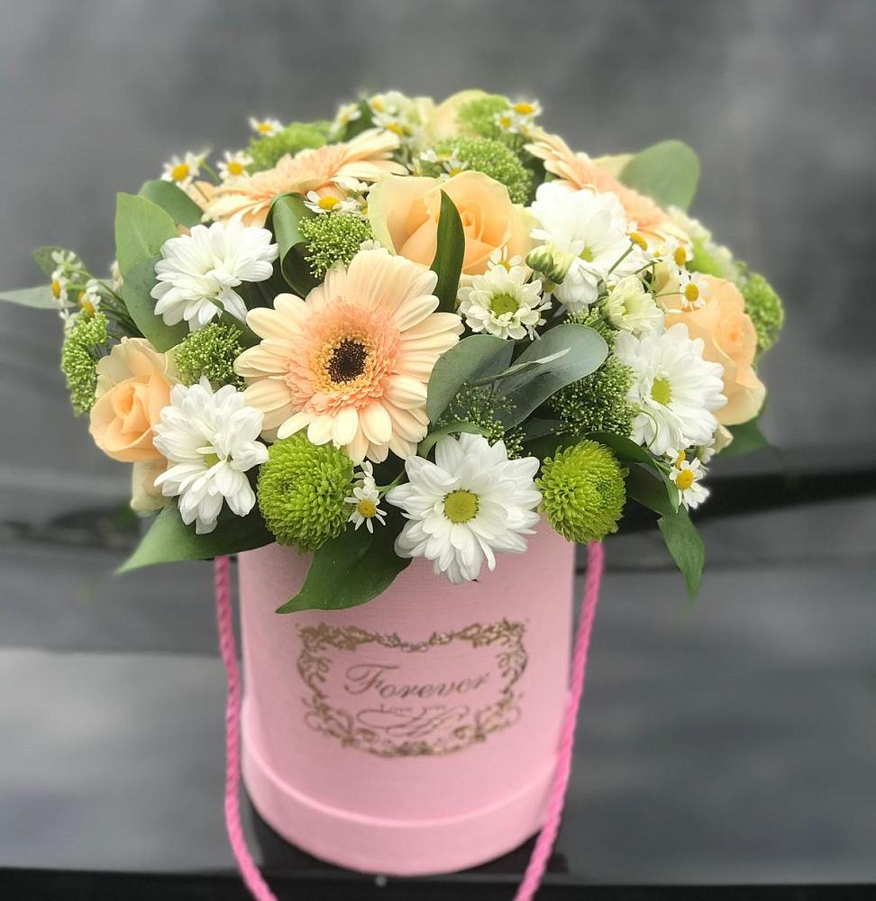 Цветочная композиция из Розы, Герберы и Хризантемы в шляпной коробке в Майдарово