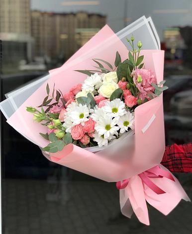 Букет цветов из: Розы, Лизиантусы и Хризантемы в Майдарово