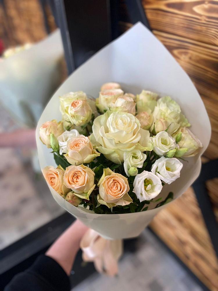 Букет цветов из: Розы и Лизиантусы в Майдарово